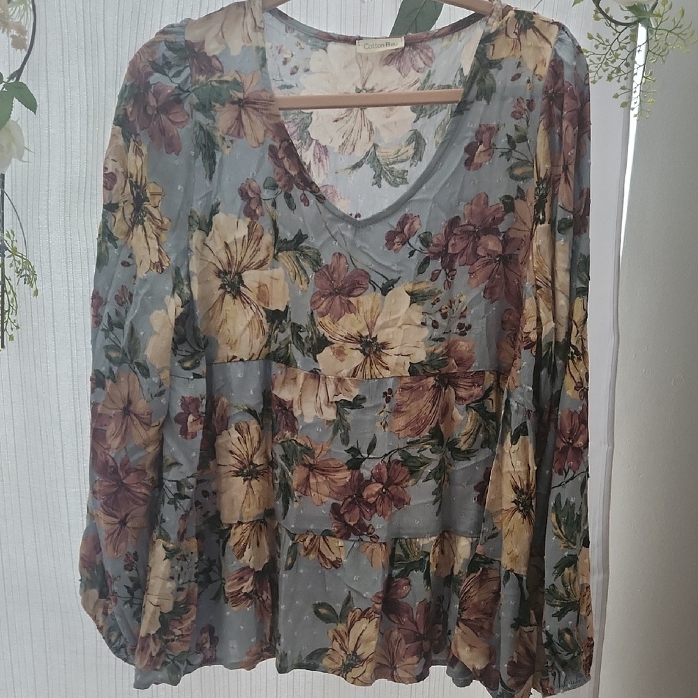 Chic Floral Flowy Blouse